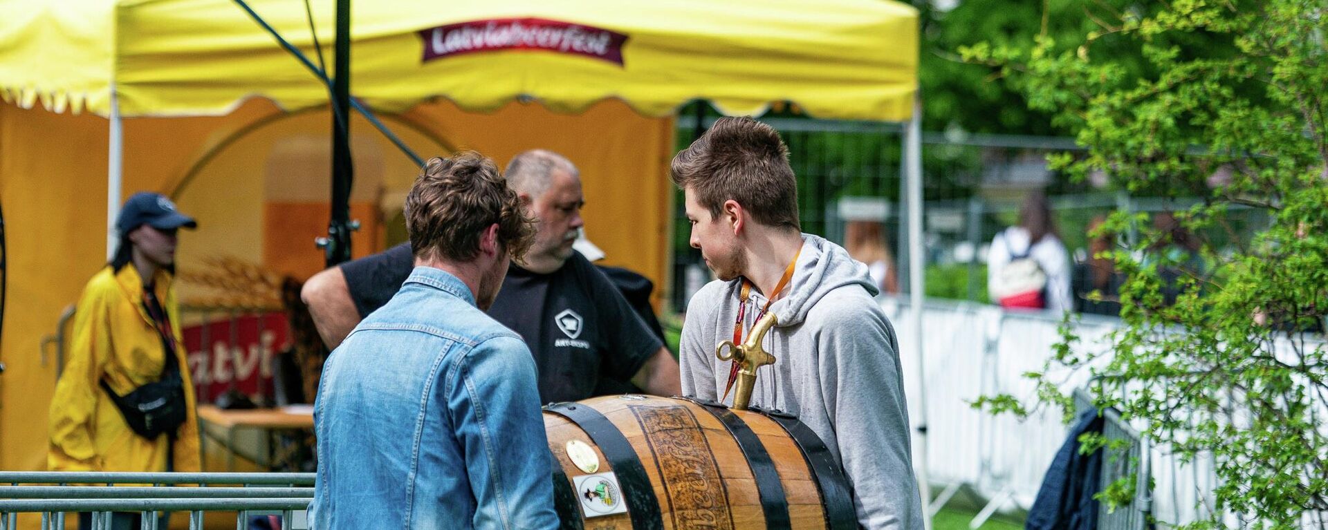 В Риге открылся юбилейный десятый пивной фестиваль Beerfest 2022 - Sputnik Латвия, 1920, 03.08.2023