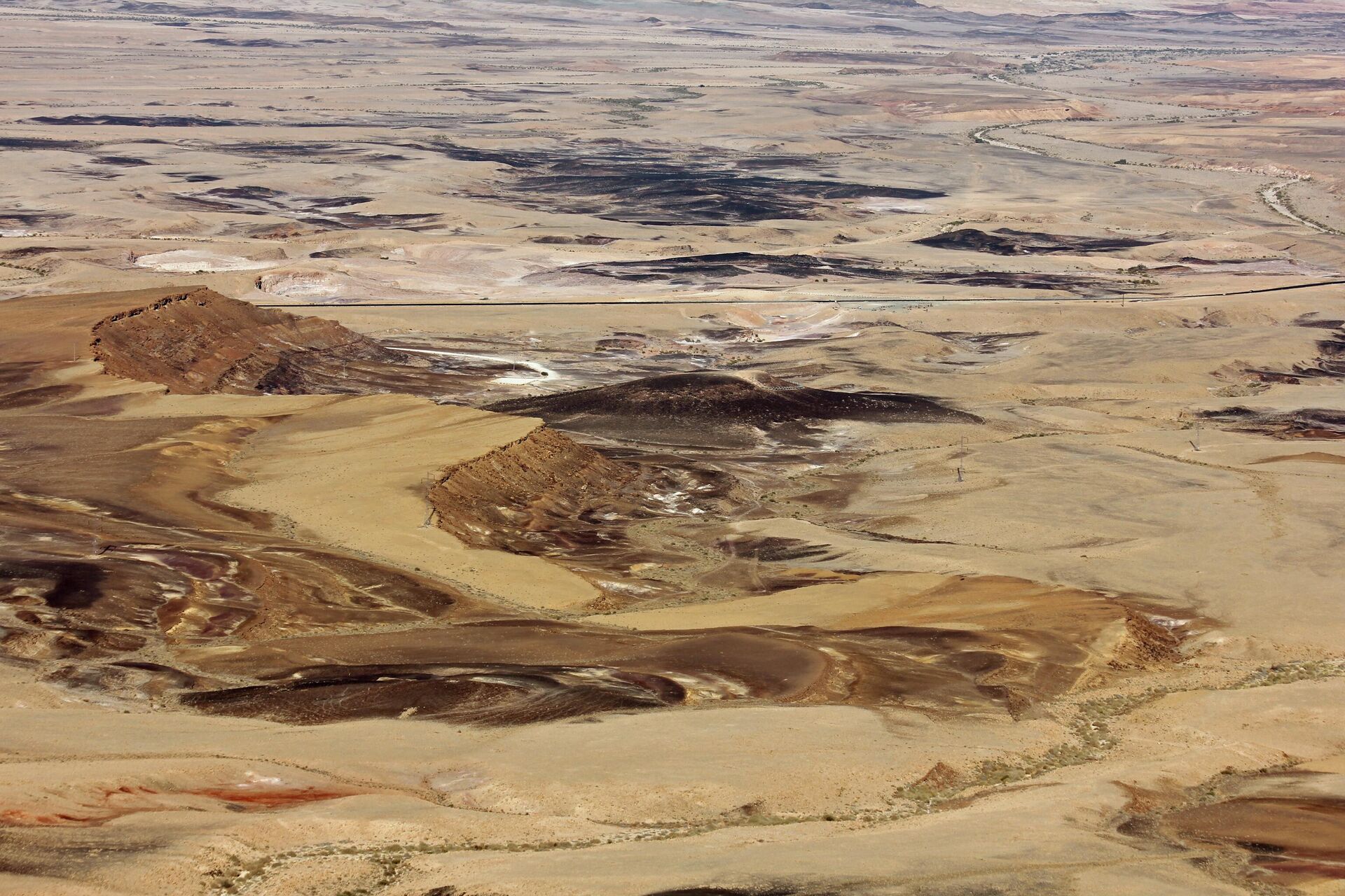 Вид на кратер Рамон в пустыне Негев в Израиле - Sputnik Latvija, 1920, 29.05.2022