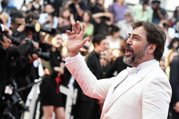 Испанский актер Хавьер Бардем вручал Гран-при фестиваля. Испанский актер Хавьер Бардем вручал Гран-при фестиваля. - Sputnik Латвия