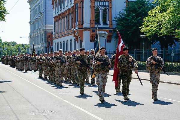 Юбилейный военный парад 1-й Рижской бригады Земессардзе - Sputnik Латвия