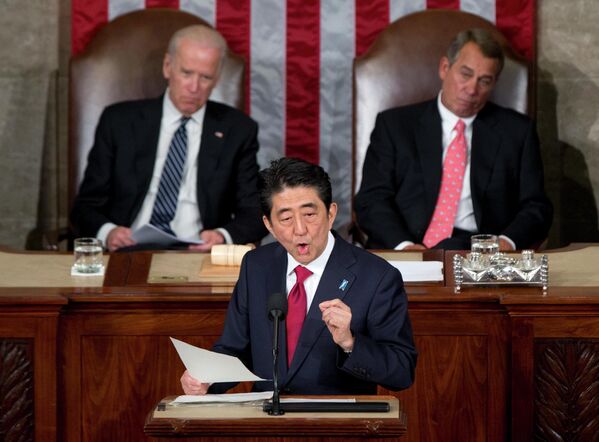 Премьер-министр Японии Синдзо Абэ выступает перед Конгрессом, Вашингтон, 29 апреля 2015 г. - Sputnik Латвия