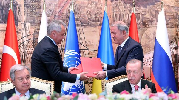 Подписание в Стамбуле соглашения по экспорту зерна с Украины - Sputnik Латвия