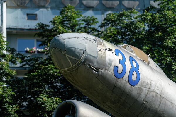 Бомбардировщик Ил-28, установленный в Скулте в память о советских летчиках перевезли в музей авиации. - Sputnik Латвия