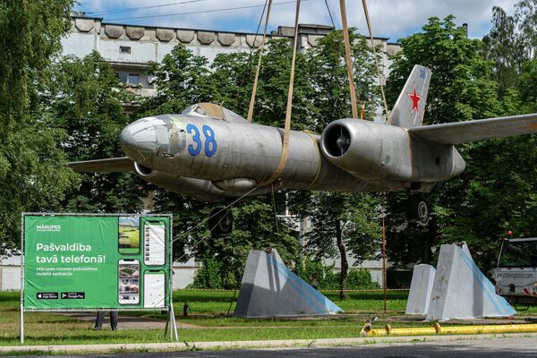 Один из них в 1978 году был установлен в Скулте в память о подвиге летчиков, бомбивших Берлин. - Sputnik Латвия
