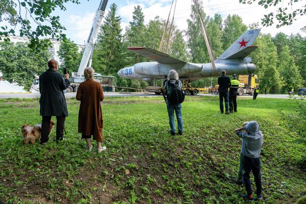 Ил-28 будет перенесен в Музей авиации Цандера, который находится неподалеку. Ил-28 будет перенесен в Музей авиации Цандера, который находится неподалеку. - Sputnik Латвия