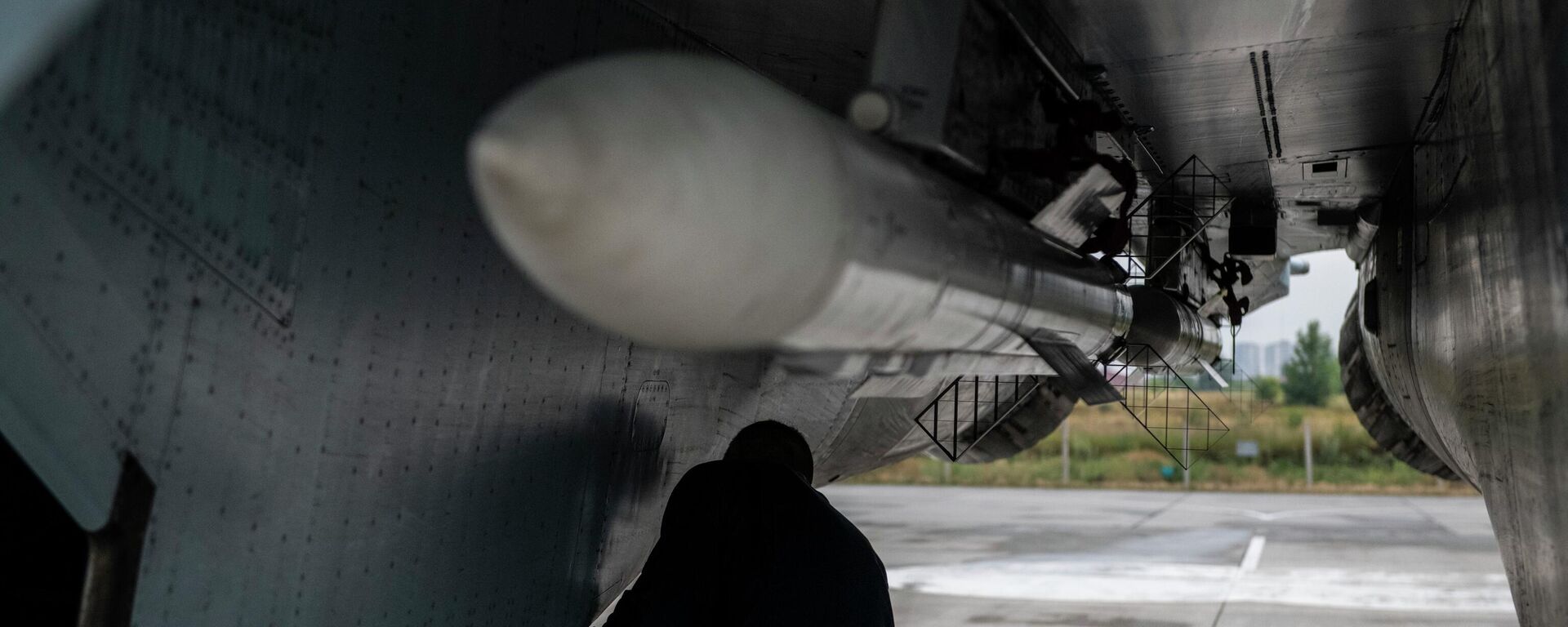 Истребитель Су-35 ВКС России на аэродроме базирования в зоне проведения спецоперации - Sputnik Латвия, 1920, 02.08.2022