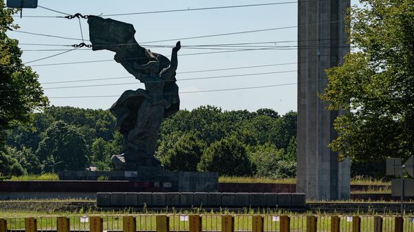 Памятник воинам Советской Армии - освободителям Советской Латвии и Риги от немецко-фашистских захватчиков - Sputnik Латвия
