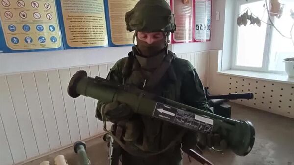 Кадры с вооружением, захваченным российскими военнослужащими на позициях вооруженных формирований украинского режима в ходе специальной военной операции на Изюмском направлении - Sputnik Латвия