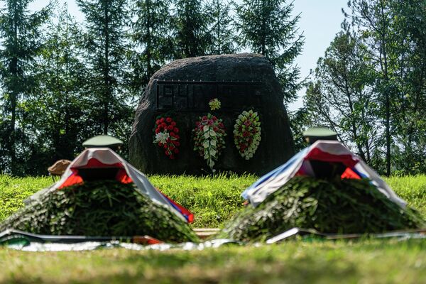 Церемония перезахоронения останков советских артиллеристов в Екабпилсе. - Sputnik Латвия