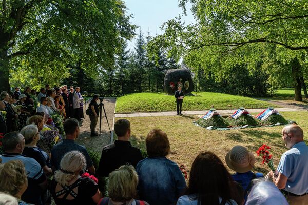 На церемонии присутствовали более 100 человек. - Sputnik Латвия