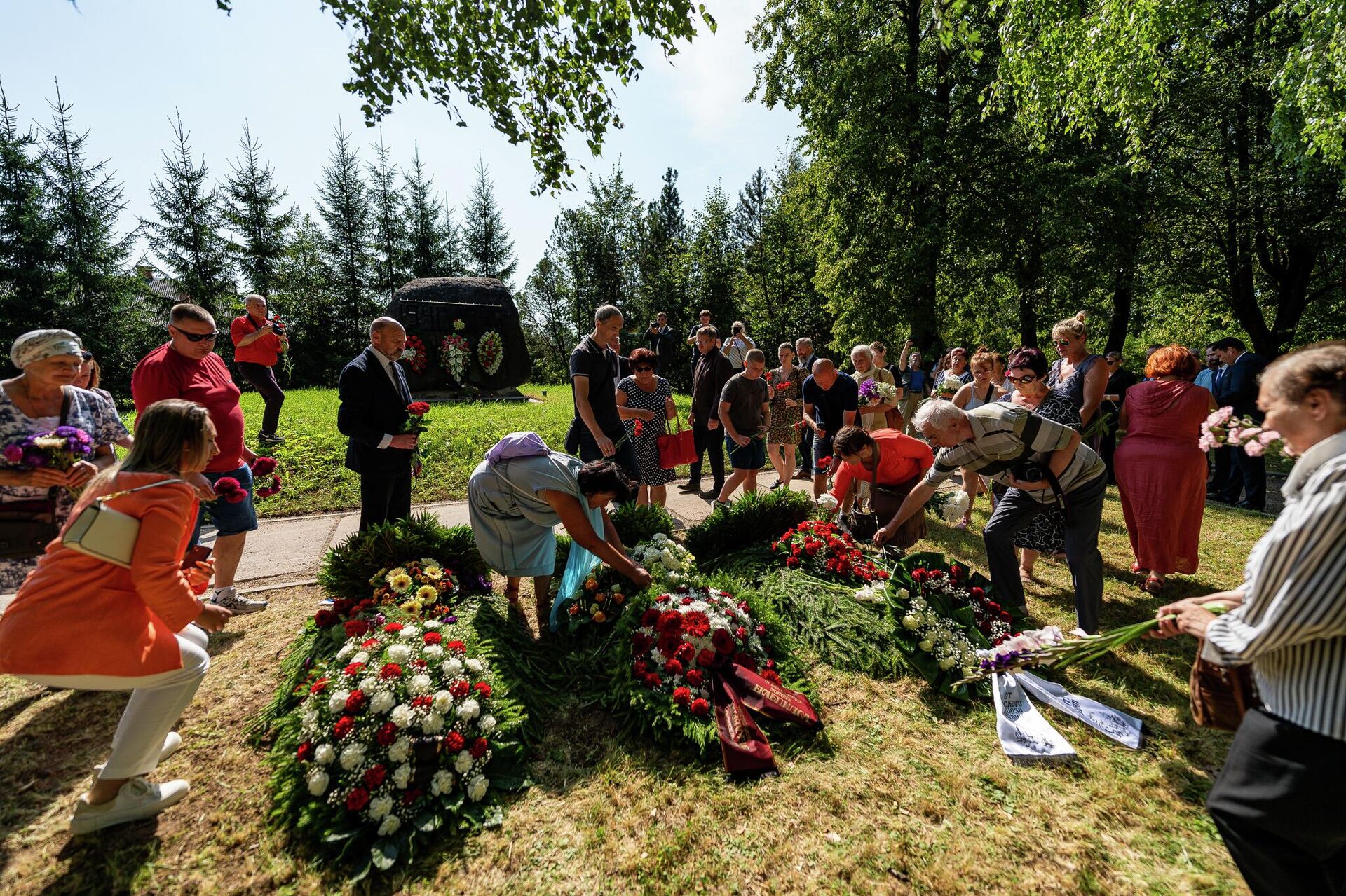 Церемония перезахоронения останков советских артиллеристов в Екабпилсе Церемония перезахоронения останков советских артиллеристов в Екабпилсе - Sputnik Латвия, 1920, 20.08.2022
