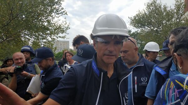 Генеральный директор МАГАТЭ Рафаэль Гросси на территории Запорожской атомной электростанции, 1 сентября 2022 года - Sputnik Латвия