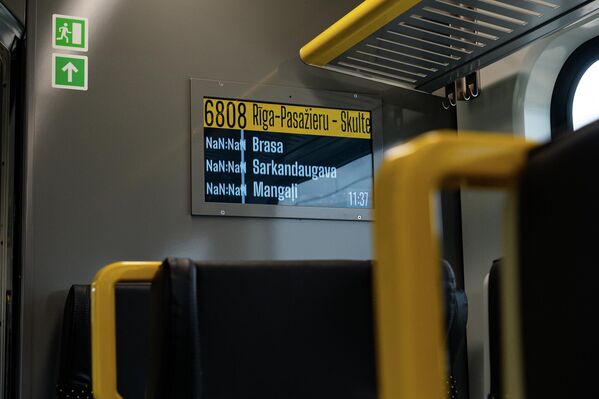 Информация для пассажиров доводится на латышском языке. - Sputnik Латвия