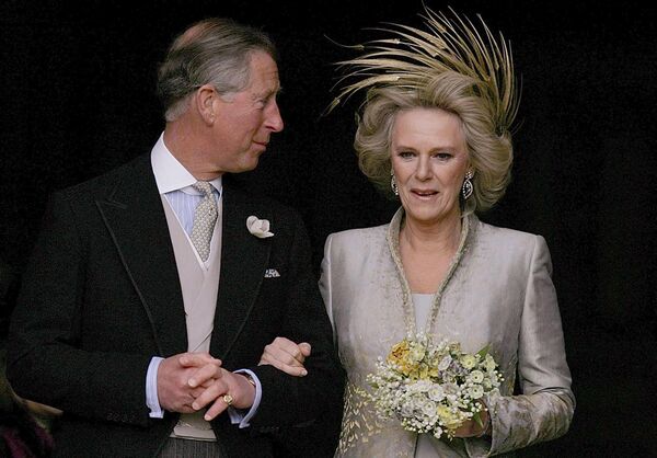 Принц Чарльз и его жена Камилла Паркер Боулз, 9 апреля 2005 года.  - Sputnik Латвия