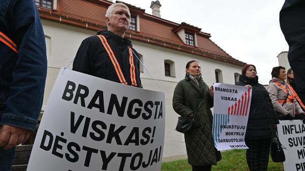 Акция протеста работников системы образования в Вильнюсе - Sputnik Латвия