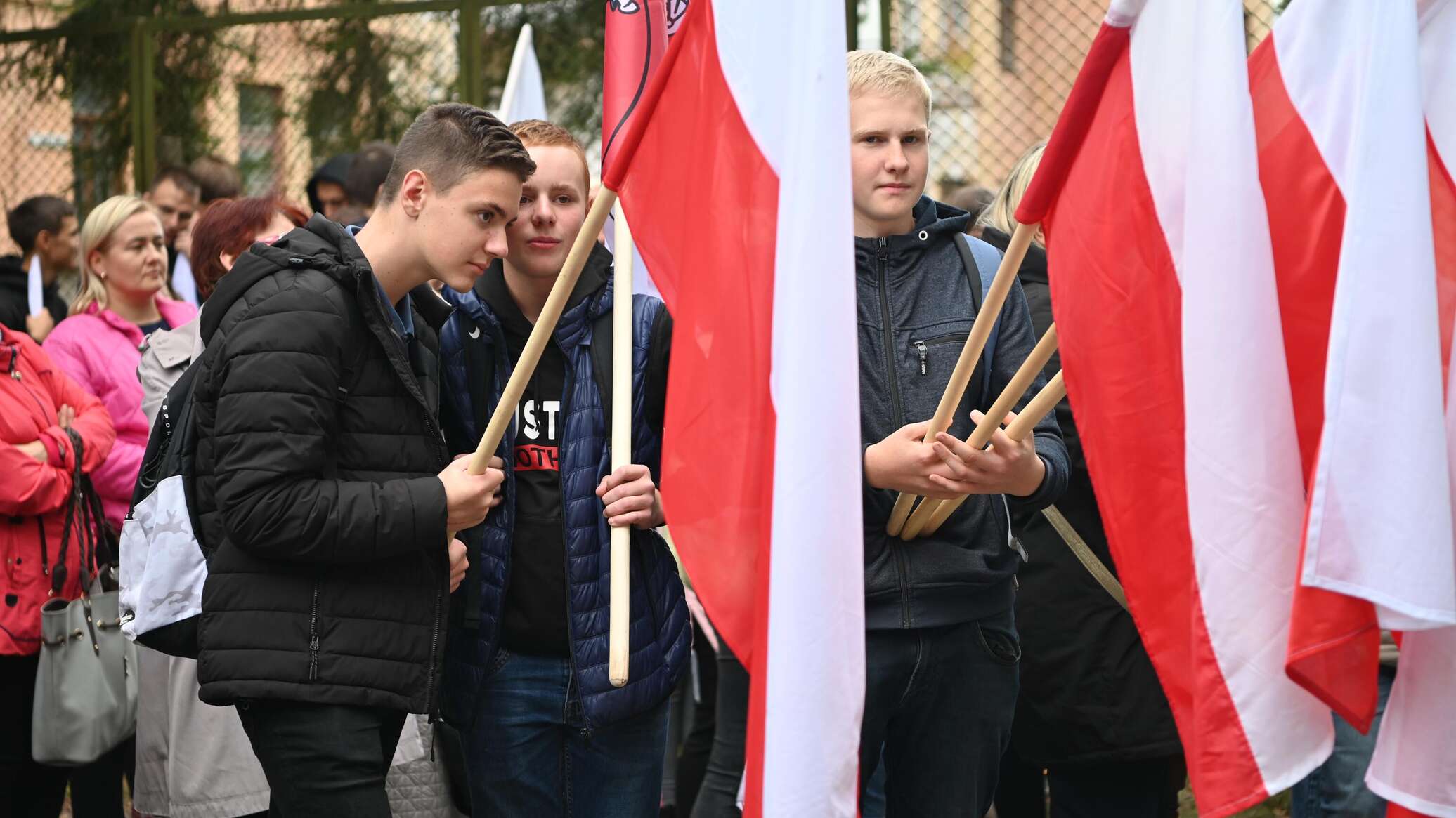 События в польше. Митинг. Латвия люди. Митинги в России. Жители Латвии.