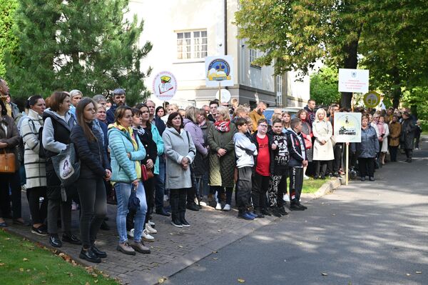 Пикет в знак протеста и в защиту прав польского образования состоялся в четверг, 15 сентября, перед посольством Чешской Республики в Вильнюсе. - Sputnik Латвия
