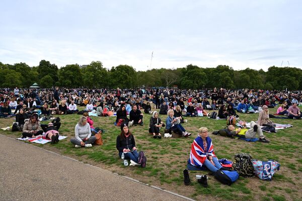 Люди в Гайд-парке, Великобритания. - Sputnik Латвия