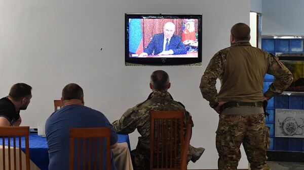 Трансляция срочного обращения В. Путина к россиянам - Sputnik Латвия