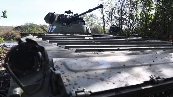 Боевая машина пехоты Басурманин сил ЛНР в зоне проведения спецоперации - Sputnik Латвия
