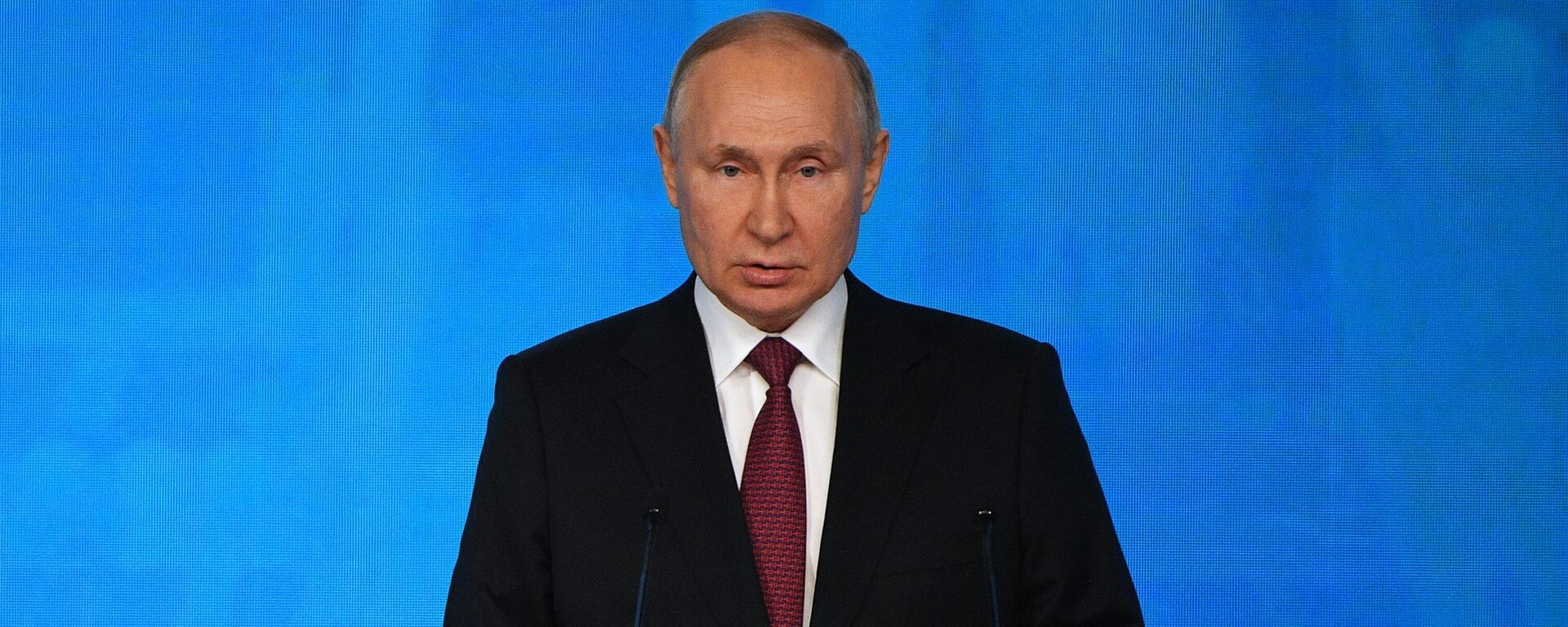 Президент РФ Владимир Путин участвует в Российской энергетической неделе - Sputnik Латвия, 1920, 12.10.2022