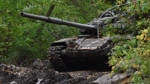 Танк Т-72Б3 механизированных войск армии РФ в зоне спецоперации - Sputnik Латвия