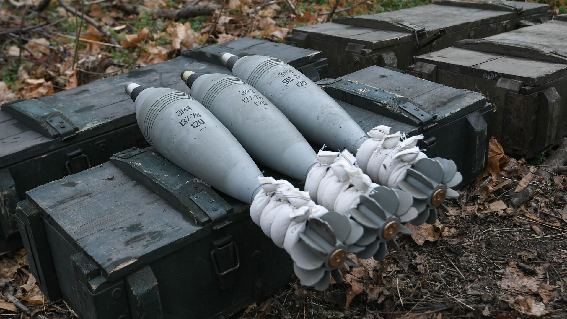 Снаряды для миномета расчета ВС РФ в зоне спецоперации - Sputnik Латвия, 1920, 15.11.2022