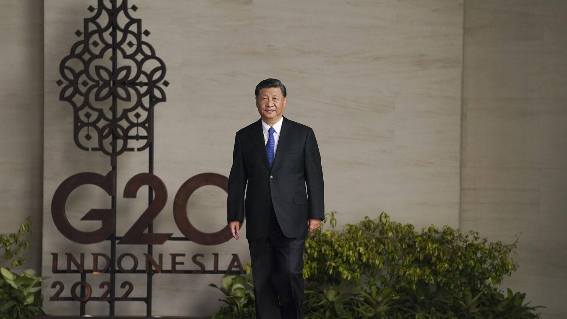 Китайский лидер Си Цзиньпин прибывает к началу саммита G20 в Бали, Индонезия - Sputnik Латвия, 1920, 25.11.2022
