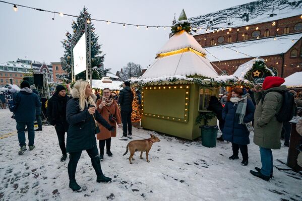 Рождественский рынок в Риге начал работу 27 ноября.  - Sputnik Латвия