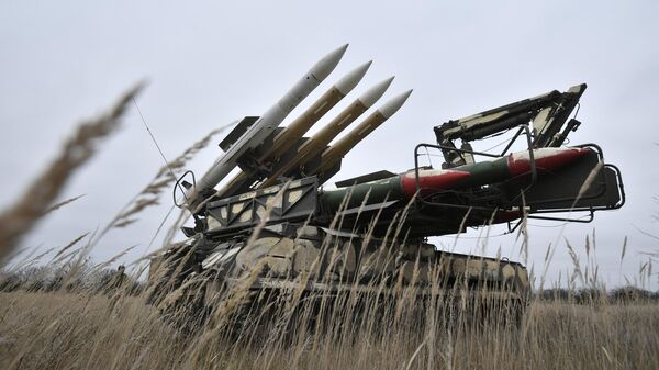 Зенитный ракетный комплекс Бук ВС РФ в зоне спецоперации - Sputnik Латвия