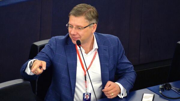 Латвийский политик, депутат от партии Согласие Нил Ушаков на первой сессии нового Европейского парламента в Страсбурге - Sputnik Латвия