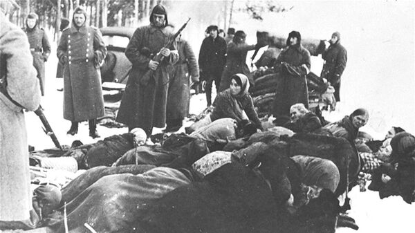 Мирные жители, выгнанные из домов карателями, 1943 год - Sputnik Латвия