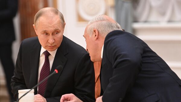 Президент РФ Владимир Путин и президент Беларуси Александр Лукашенко на встрече в Минске, 19 декабря 2022 - Sputnik Латвия