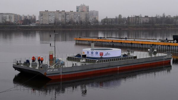 Отправка катушки термоядерного реактора ИТЭР со Средне-Невского судостроительного завода - Sputnik Латвия