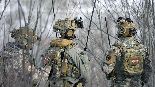 Латвийские военнослужащие во время учений “Winter Strike” - Sputnik Латвия