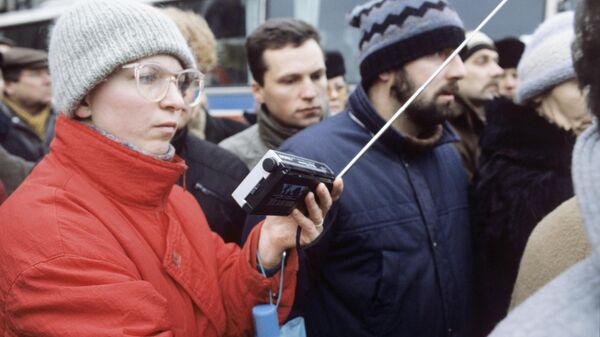 Люди на улице Вильнюса, январь 1991 - Sputnik Латвия