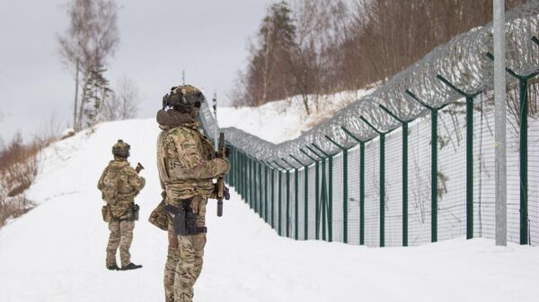 Забор на латвийско-белорусской границе  - Sputnik Латвия