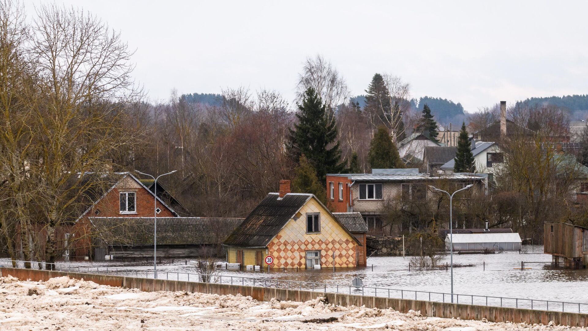 Затопленные дома в Екабпилсе, 15 января 2023 года - Sputnik Латвия, 1920, 16.01.2023
