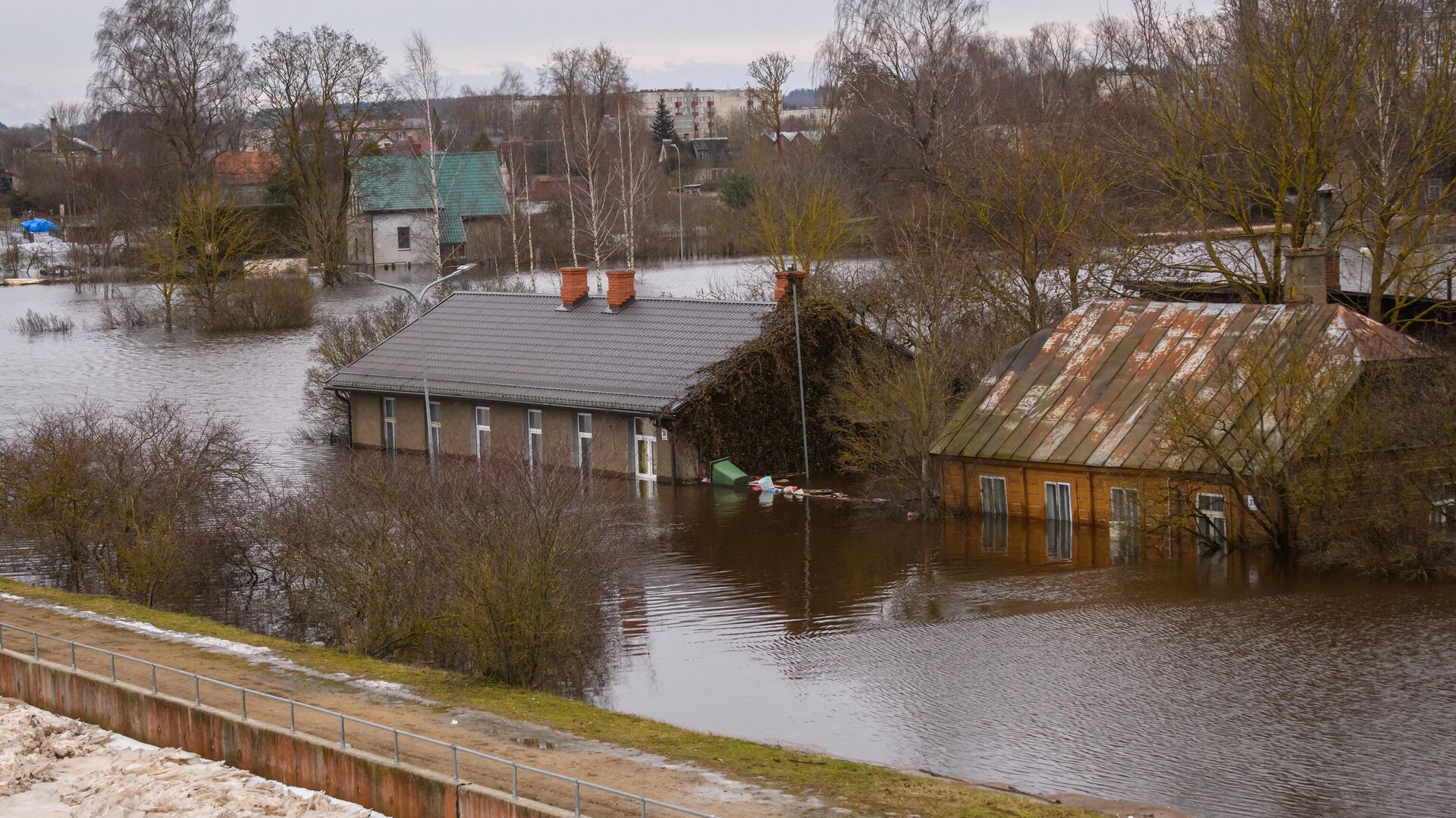 Затопленные дома в Екабпилсе, 15 января 2023 года - Sputnik Латвия, 1920, 17.01.2023
