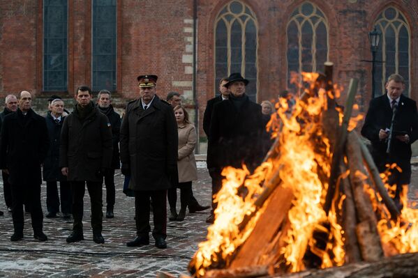 Церемония зажжения костра в память о баррикадах 1991 года. - Sputnik Латвия