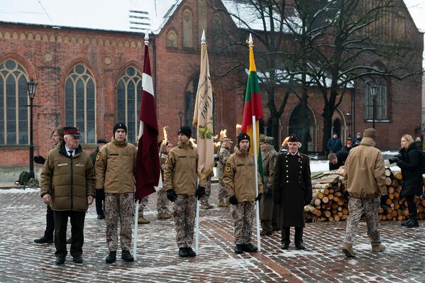 Флаги Латвии и Литвы на мероприятии в память о баррикадах 1991 года. - Sputnik Латвия