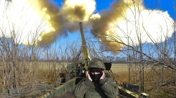Боевая стрельба из САУ Гиацинт ВС России в зоне спецоперации - Sputnik Латвия