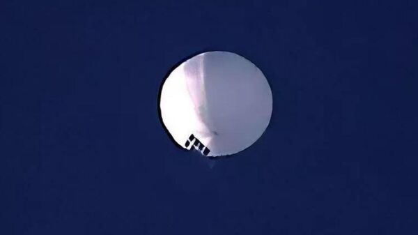Воздушный шар в небе над США - Sputnik Латвия