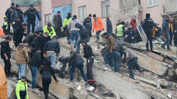 Последствия землетрясения в турецком Диярбакыре, 6 февраля 2023 года - Sputnik Латвия