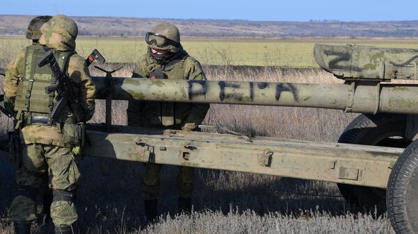 Боевая работа расчетов гаубиц Д-30 ВС РФ в зоне спецоперации - Sputnik Латвия