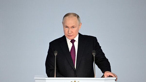 Владимир Путин выступает с посланием Федеральному Собранию - Sputnik Латвия