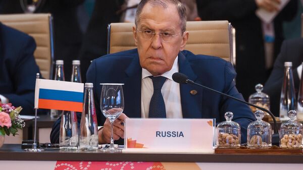 Министр иностранных дел РФ Сергей Лавров принимает участие в совещании глав МИД G20 в Нью-Дели - Sputnik Латвия