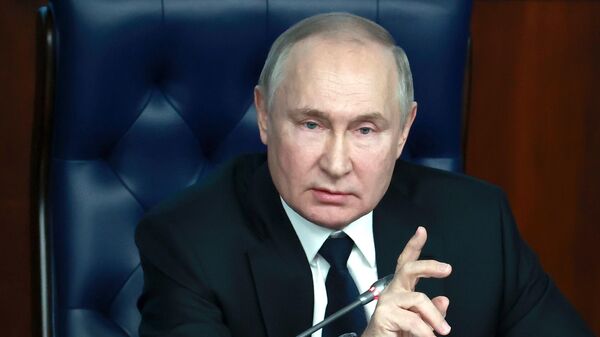 Президент РФ В. Путин провел расширенное заседание коллегии Минобороны РФ - Sputnik Латвия