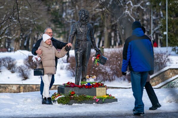 Пикет в защиту памятника Пушкину на Ратушной площади в Риге - Sputnik Латвия