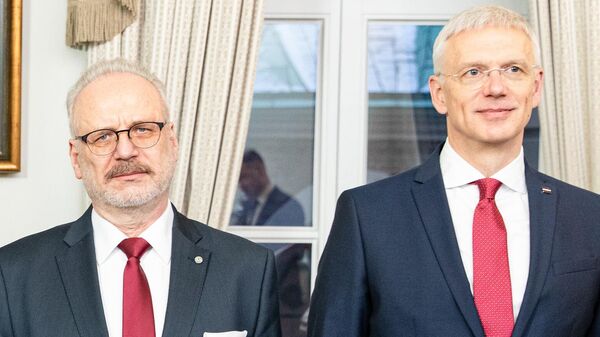 Президент Латвии Эгилс Левитс(слева) и премьер-министр Латвии Кришьянис Кариньш - Sputnik Латвия